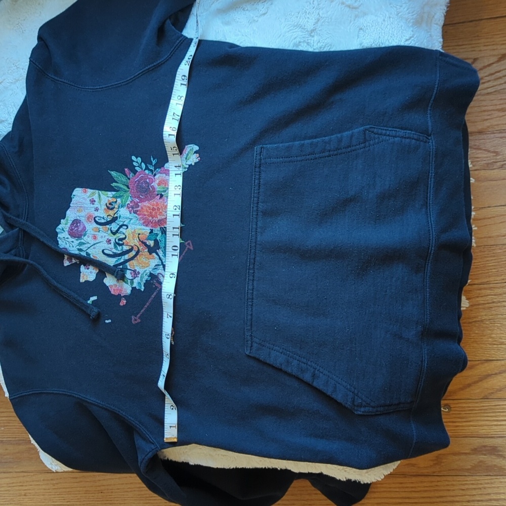 Floral Graphic Black Alaska Hoodie Size Medium - Picture 6 of 7